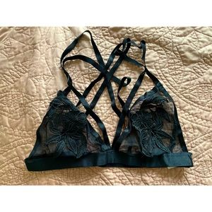 CHARLOTTE RUSSE - SIZE M - BLACK BRALETTE